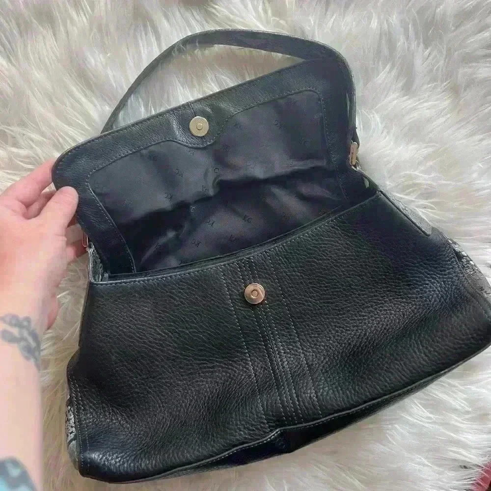Kenneth Cole Black Leather Hobo Bag with Snake Embossed Details y2k